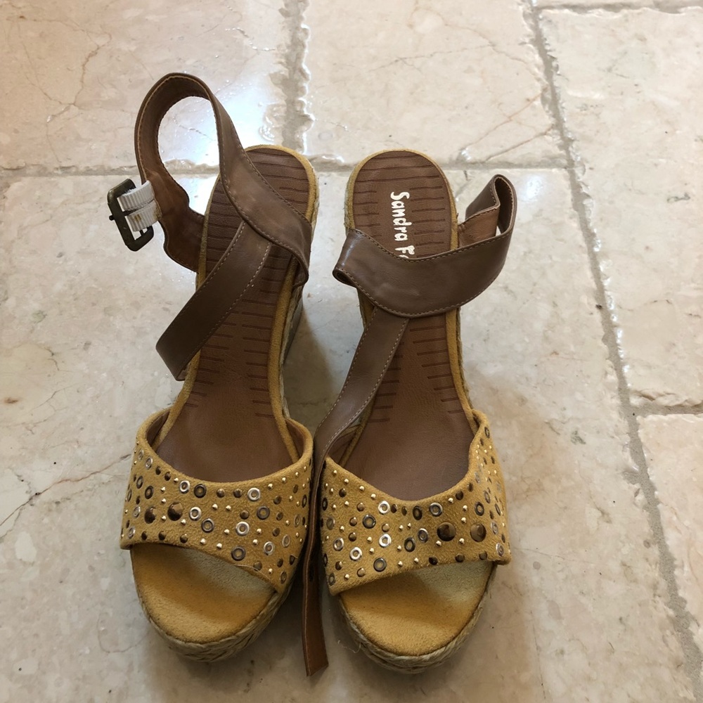 Yellow wedges